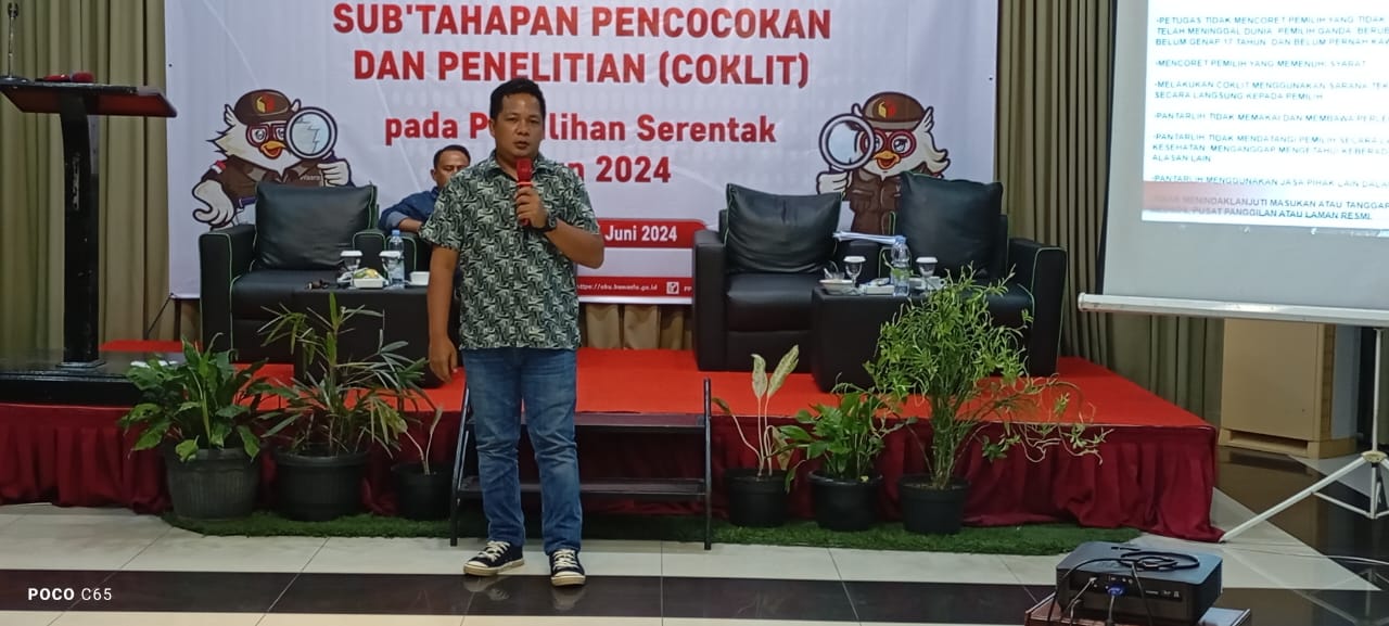 Pimpinan Bawaslu OKU  Feru, SE Saat Menyampaikan Materi 