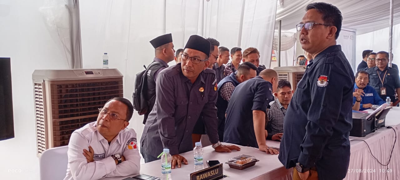 Photo Saat Melakukan Pengawasan Pendaftaran Calon Bupati YPN Dan YESS.