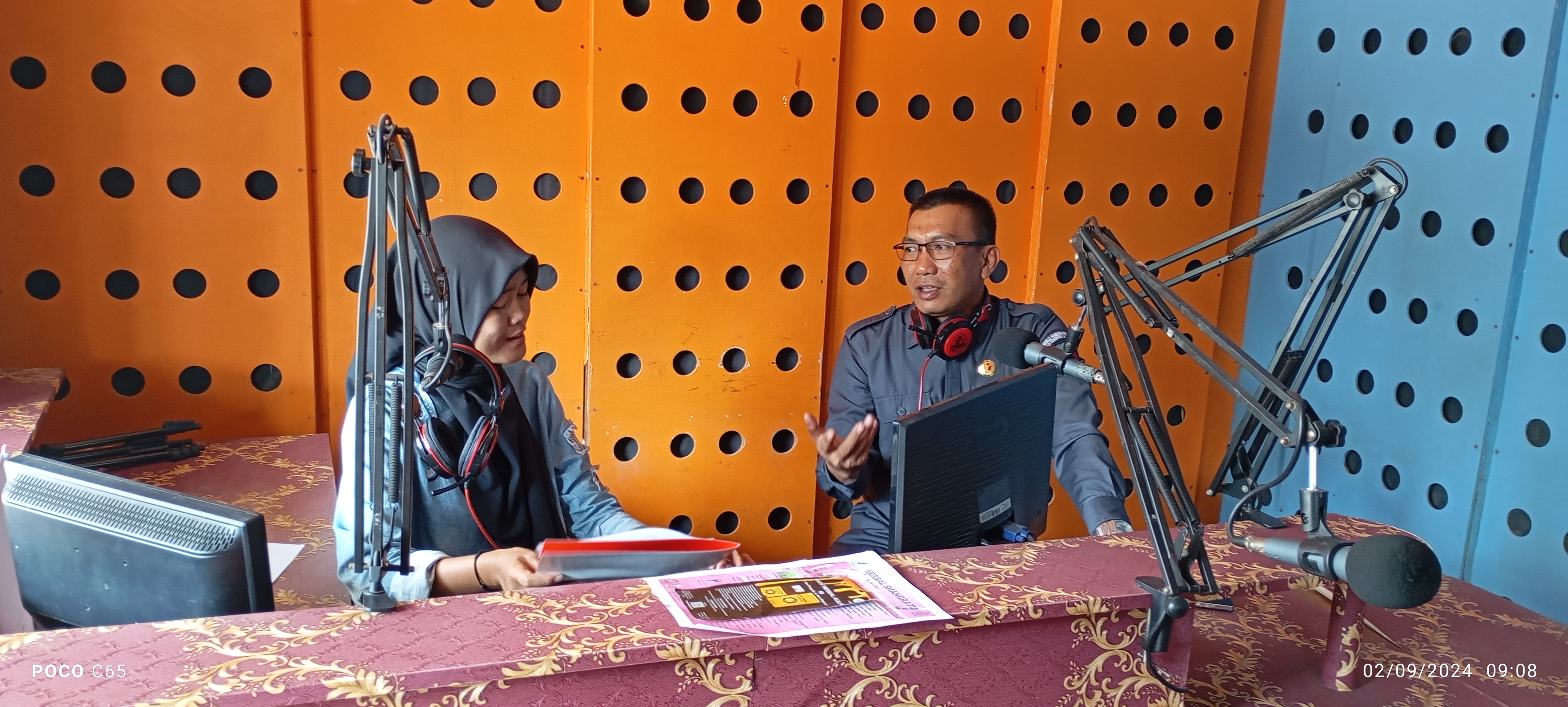 Ketua Bawaslu OKU Saat Talkshow di Baturaja Radio