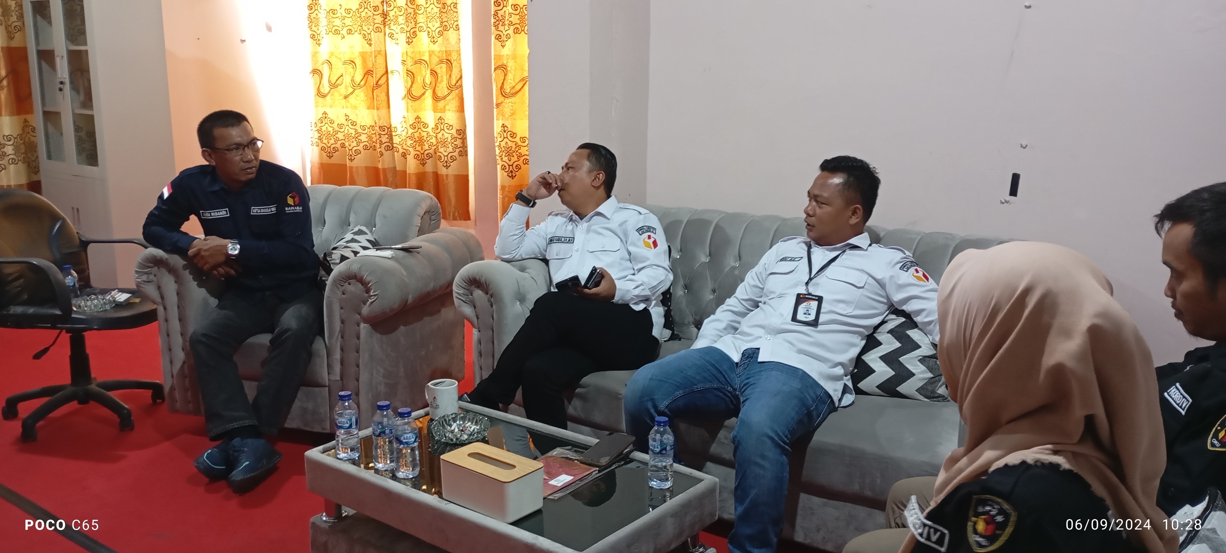 Photo Saat Rapat Dalam Kantor Titik Kerawanan pikada. 