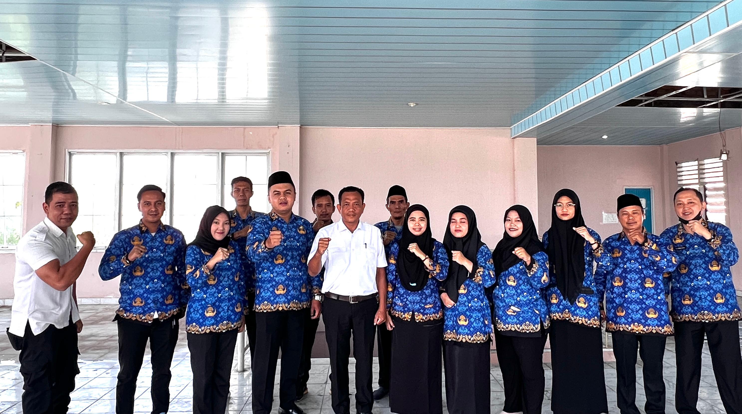 Poto Kasubbag bersama Staf Bawaslu OKU pada Upacara Hari Kesaktian Pancasila