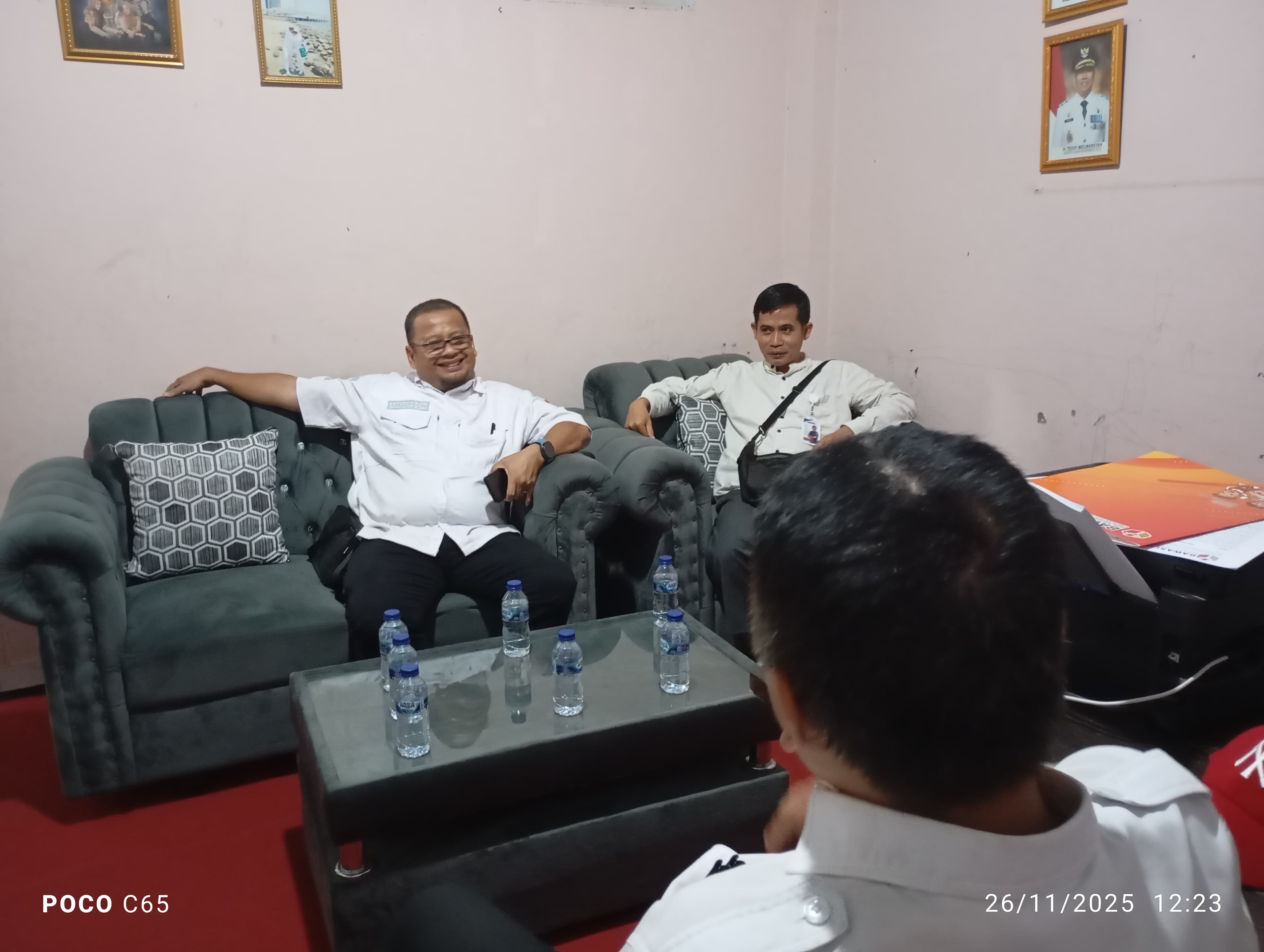Photo Kasek Bawaslu Provinsi Sumsel bersama Kasek Bawaslu Kabupaten OKU