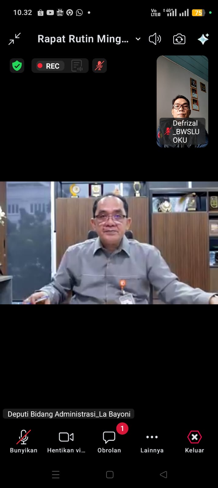 Photo Kepala Sekretariat Bawaslu OKU Saat Ikuti Zoom Meeting. 