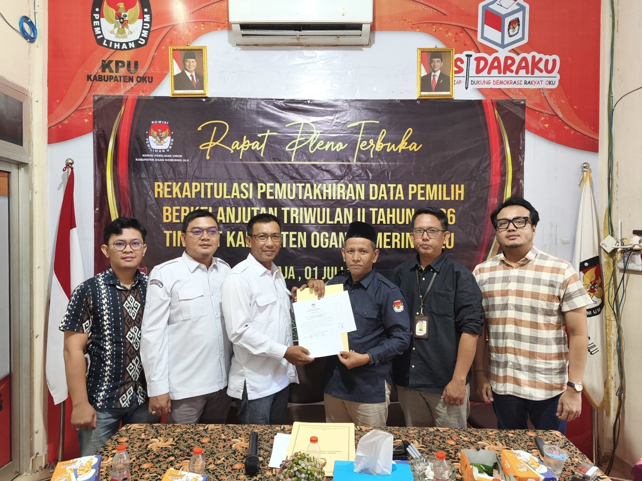 Photo Bawaslu OKU bersama KPU OKU