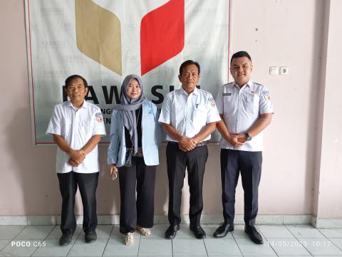 Mahasiswa  IAIN  Raden Fatah Dan Kasubag dan staf Bawaslu OKu