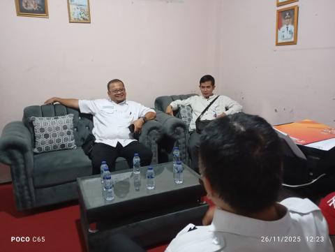 Photo Kasek Bawaslu Provinsi Sumsel bersama Kasek Bawaslu Kabupaten OKU