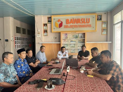 Photo Zoom Meeting Bawaslu OKU