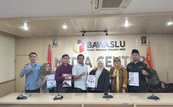 Photo Pernyerahan laporan kehumasan dan HP2H. 