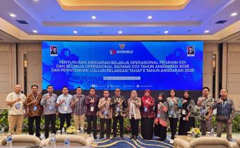 Photo Ketua, Kasubag dan staf PPPK Bawaslu OKU