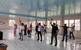 Photo Ketua, Kasubag dan Para ASN dan Tenaga Pendukung senam bersama