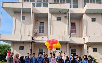 Photo Bersama Penerbangan Balon Terbang Pada Perayaan Hut Bawaslu Ke18 