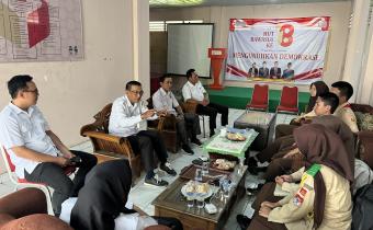 Photo Kordiv HP2H Bawaslu OKU bersama Pemilih Pemula SMAN 5 OKU