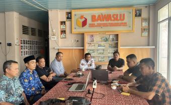 Photo Zoom Meeting Bawaslu OKU